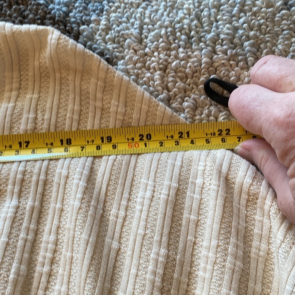 ABSOLUTELY FAMOUS OFF WHITE CREAM TOP  LACE SLEEVES & Accent on Bottom 2… - Picture 8 of 12